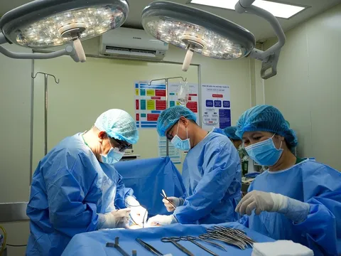 Bướu tuyến giáp tồn tại gần 30 năm, bất ngờ phát hiện ung thư