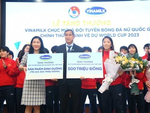 Vinamilk trao thưởng 500 triệu đồng và 2 năm sử dụng sản phẩm dinh dưỡng cho đội tuyển bóng đá nữ