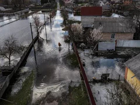 Trận 'hồng thủy' nhân tạo của người Ukraine để chặn Nga vào Kyiv