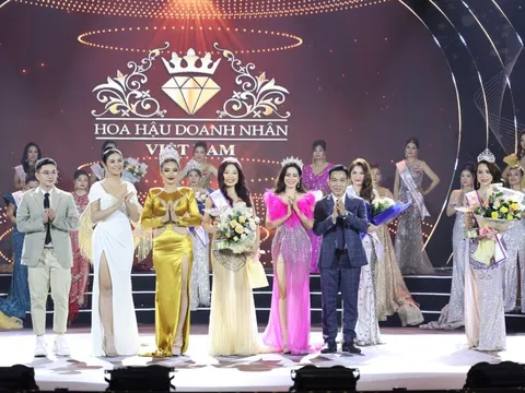 Khoảnh khắc Triệu Mai Thanh Thủy được xướng tên với danh hiệu Á hậu 2 Hoa hậu Doanh nhân Việt Nam 2022