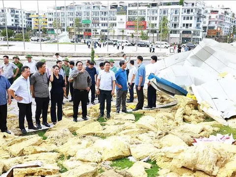 Thủ tướng kiểm tra công tác khắc phục hậu quả bão số 3 tại Quảng Ninh