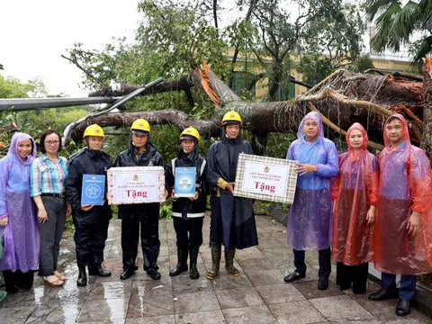 Liên đoàn lao động TP Hà Nội động viên công nhân ngành xây dựng khắc phục hậu quả do bão số 3 gay ra