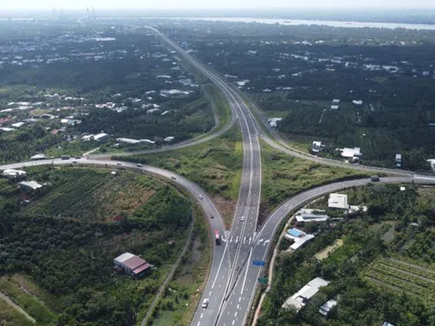 Tháo gỡ khó khăn để hết năm 2025 cơ bản hoàn thành 600 km đường cao tốc vùng đồng bằng sông Cửu Long