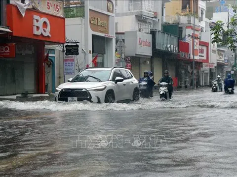 Mưa lớn mấy ngày liên tiếp gây nhiều thiệt hại tại các tỉnh miền Trung