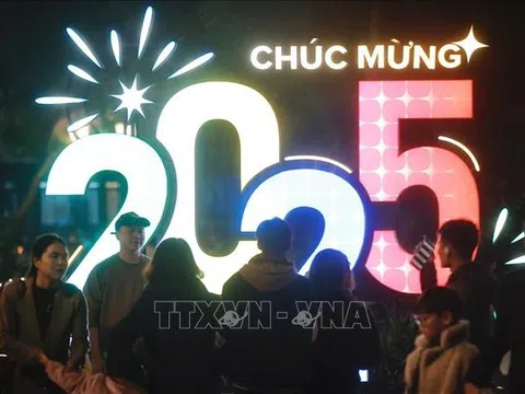Cả nước hân hoan chào đón Năm mới 2025