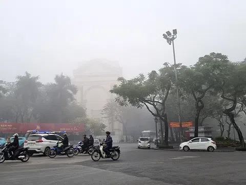 Bắc Bộ sáng sớm sương mù và mưa phùn, Nam Bộ có nơi nắng nóng