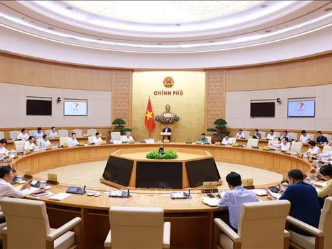 Thủ tướng: Khẩn trương bố trí kinh phí chi trả cho người xin nghỉ và dôi dư trong quá trình sắp xếp