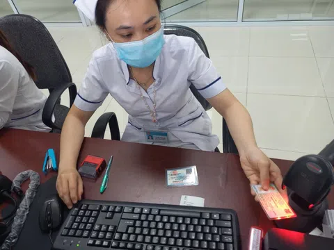 Đi khám bệnh cần lưu ý gì khi dừng cấp thẻ bảo hiểm y tế giấy?