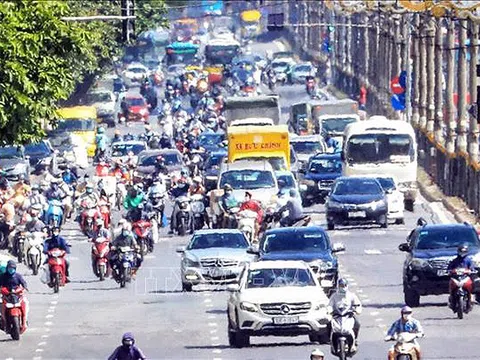 Nắng nóng gay gắt trên diện rộng tại Bắc Bộ và Trung Bộ