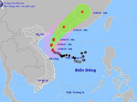 Bão mạnh giật cấp 13 áp sát vịnh Bắc Bộ