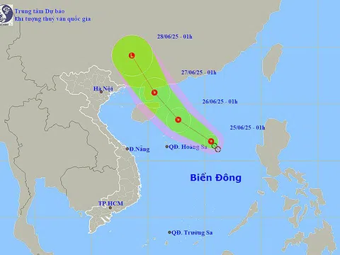 Áp thấp nhiệt đới trên biển Đông, nhiều khu vực đất liền mưa lớn cục bộ