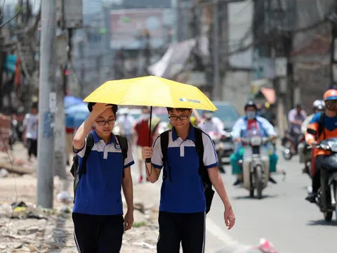 Mưa lớn cục bộ, lốc, sét, mưa đá ở nhiều khu vực, Trung Bộ nắng nóng gay gắt