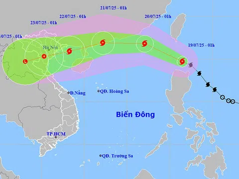 Bão Wipha tiến vào Biển Đông, biển động dữ dội