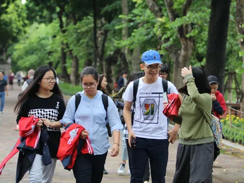 Miền Bắc nắng nóng diện rộng, cảnh báo lũ quét và sạt lở tại vùng núi
