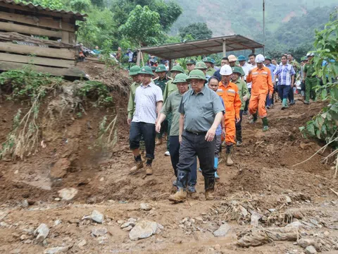 Thủ tướng: Chậm nhất tháng 9 phải bố trí đất, xây dựng lại nhà ở cho các hộ bị mất nhà do thiên tai