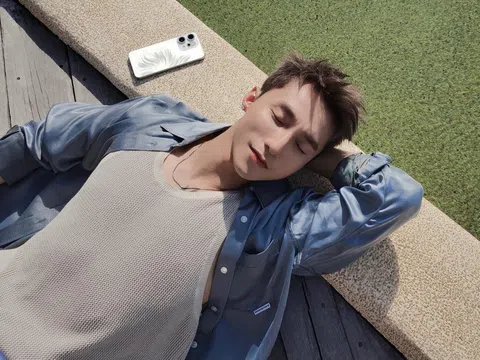 Sơn Tùng M-TP up ảnh ‘thả thính’ nhưng dân tình lại sốt rần rần vì siêu phẩm OPPO bên cạnh