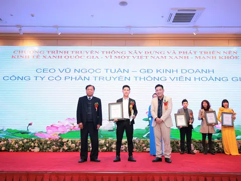 CEO Vũ Ngọc Tuấn được vinh danh tại sự kiện Truyền thông Xây dựng và Phát triển nền kinh tế xanh Quốc Gia