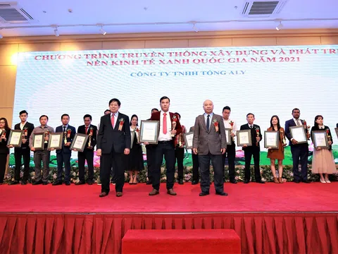 Sản phẩm tinh dầu sả nguyên chất 100% của Công ty TNHH Tống ALy được vinh danh là Thương hiệu vì Sức khỏe Người tiêu dùng