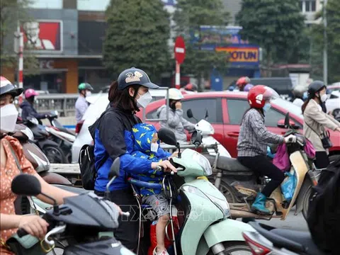 Giao thông Hà Nội ùn tắc trong ngày đầu đưa trẻ mầm non trở lại trường