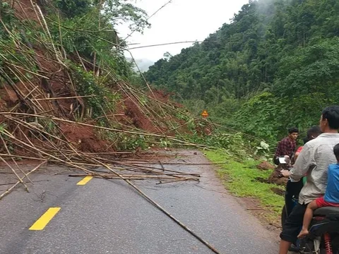Nỗ lực thông tuyến giao thông huyết mạch qua biên giới