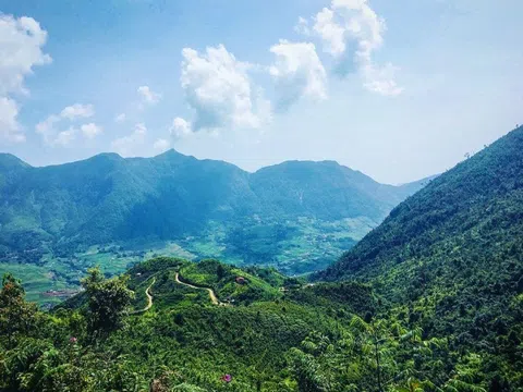 Lào Cai: ‘Hồ nước trên mây’ cao nhất Đông Dương, đẹp như thiên đường nằm sát Sapa