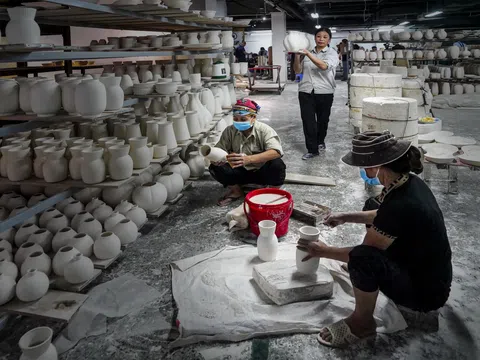 Phát triển các làng nghề truyền thống trên địa bàn thành phố Hà Nội: Giải pháp và những vấn đề đặt ra