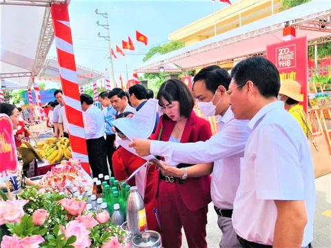 Hà Nội: Từ thành công tuần hàng, tư vấn và bán sản phẩm OCOP năm 2022 tại huyện Phúc Thọ những bài học kinh nghiệm được rút ra