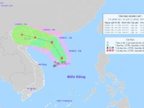 Bão số 2 đang tiến vào đất liền, sóng biển cao, gió giật cấp 11