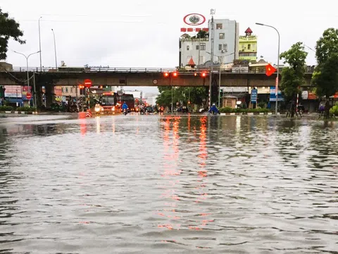 Cận cảnh đường phố Hải Phòng, Quảng Ninh, Hải Dương biến thành sông