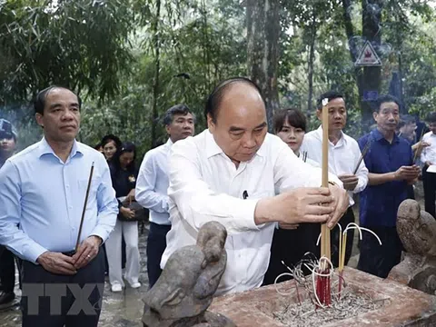 Chủ tịch nước dâng hương tại Khu di tích Quốc gia đặc biệt Tân Trào