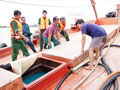 Bắt giữ tàu vận chuyển 35.000 lít dầu D.O không rõ nguồn gốc