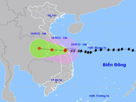 Bão số 4 đổ bộ Thừa Thiên Huế - Quảng Ngãi, gió giật cấp 13