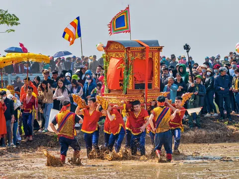PHOTO: Độc đáo lễ hội rước ở chùa Phượng Vũ (Thái Bình)