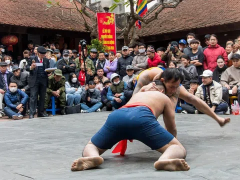 PHOTO: Hội vật Mai Động tưởng nhớ Tướng quân Nguyễn Tam Trinh