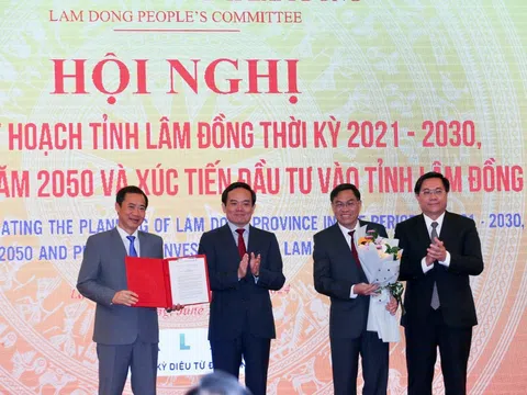 Phó Thủ tướng Trần Lưu Quang trao Quyết định quy hoạch tỉnh Lâm Đồng
