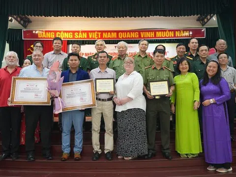 Vinh danh 4 cá nhân trong sự kiện tiếp nhận "Hồ sơ chứng tích chiến tranh Việt Nam"