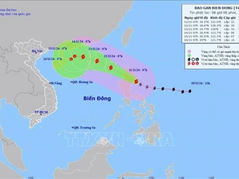 Bão Toraji gần biển Đông, gió giật cấp 15