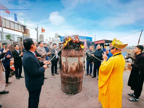 Lễ rót đồng tôn tượng kim thân ngài Đặng Thi Sách (Đặng công Đại vương)