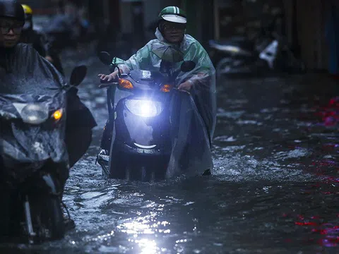 Mưa lớn cục bộ, lốc, sét, mưa đá ở Trung Bộ và Nam Bộ