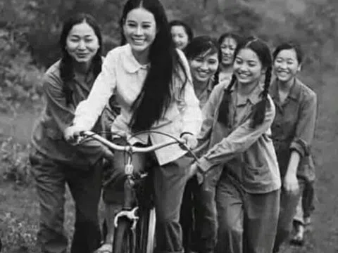 "Tháng Bẩy tri ân" nhân Ngày Thương binh- Liệt sỹ: CHUYỆN Ở NGÃ BA ĐỒNG LỘC & 10 CÔ GÁI TNXP