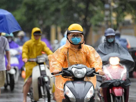 Mưa lớn diện rộng, áp thấp nhiệt đới trên Biển Đông