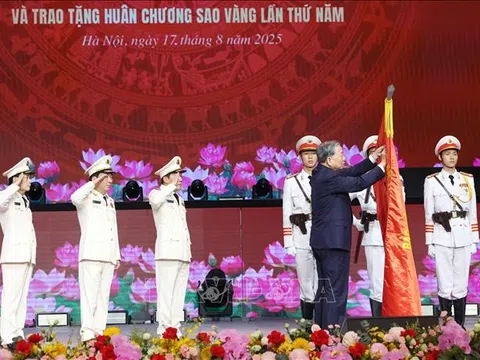 Tổng Bí thư Tô Lâm trao Huân chương Sao vàng lần thứ 5 tặng lực lượng Công an nhân dân