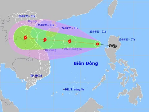 Mưa dông diện rộng ở Bắc Bộ, áp thấp nhiệt đới đi vào Biển Đông