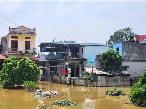 Ngày 12/10, lũ trên sông Cầu, sông Thương tiếp tục xuống chậm