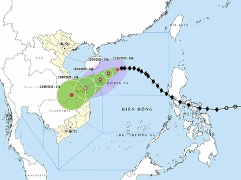 Ngày 21/10, Bão số 12 mạnh cấp 10 hướng vào miền Trung