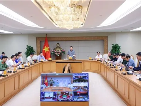 Chỉ đạo tăng cường dự báo, chủ động ứng phó đa thiên tai sau bão số 12