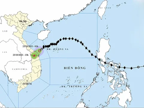 Ngày 23/10, Bão số 12 suy yếu thành áp thấp nhiệt đới, Trung Bộ tiếp tục mưa lớn