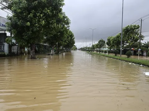 Ngày 29/10, mưa lớn kéo dài từ TP Huế đến Quảng Ngãi, nguy cơ cao lũ quét và sạt lở đất