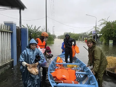 Ngày 30/10, không khí lạnh tràn xuống, Bắc Bộ chuyển lạnh, Trung Bộ mưa rất to