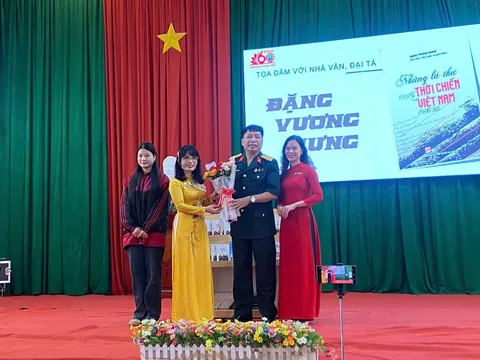 Cảm ơn các thầy cô giáo và các bạn học sinh trường THPT Chi Lăng đã cho tôi sống lại một thời tuổi trẻ ở biên giới Lạng Sơn